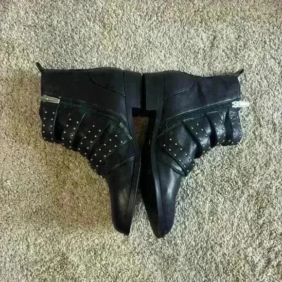Vince Camuto Corvina Moto Biker Black Leather Bootie Studded Straps Size 7.5 - Picture 6 of 8